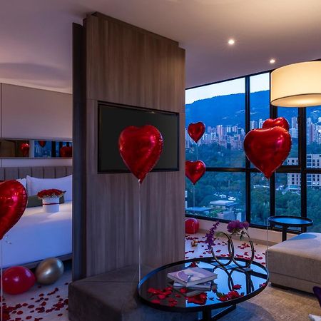 Hotel York Luxury Suites Medellin By Preferred מראה חיצוני תמונה A bedroom at the hotel