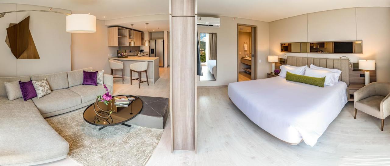Hotel York Luxury Suites Medellin By Preferred מראה חיצוני תמונה A suite at the hotel