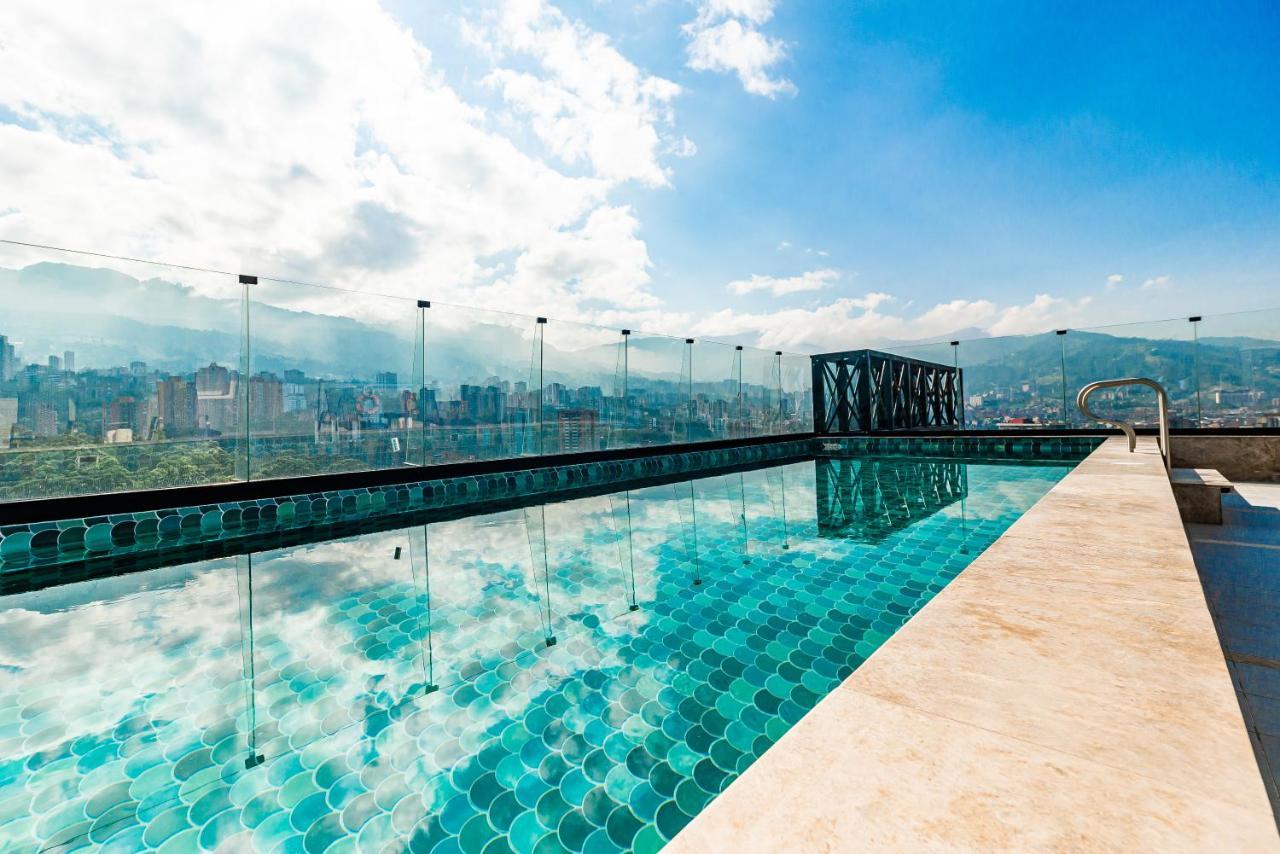 Hotel York Luxury Suites Medellin By Preferred מראה חיצוני תמונה Rooftop pool