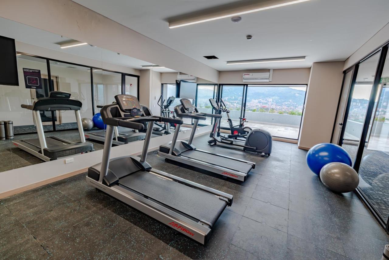 Hotel York Luxury Suites Medellin By Preferred מראה חיצוני תמונה The gym at the hotel