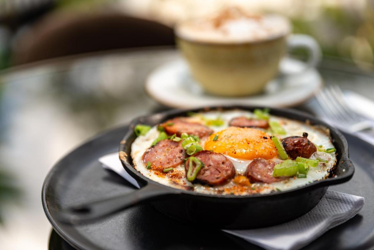 Hotel York Luxury Suites Medellin By Preferred מראה חיצוני תמונה A typical breakfast at the restaurant