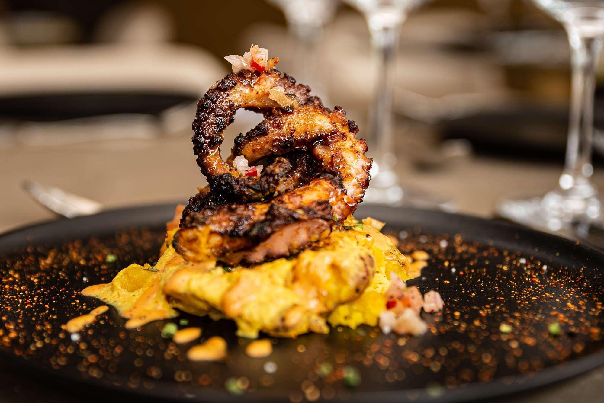Hotel York Luxury Suites Medellin By Preferred מראה חיצוני תמונה Grilled octopus