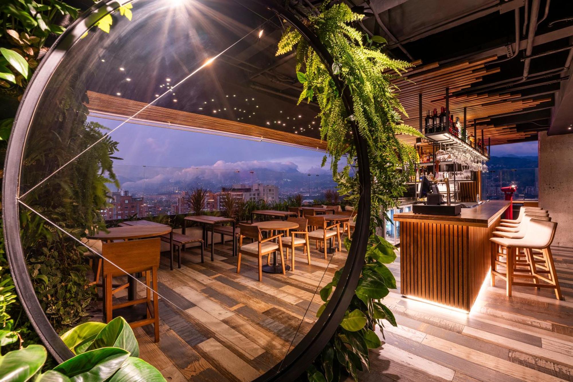 Hotel York Luxury Suites Medellin By Preferred מראה חיצוני תמונה The interior of the Starbucks Reserve Roastery in Kyoto, Japan