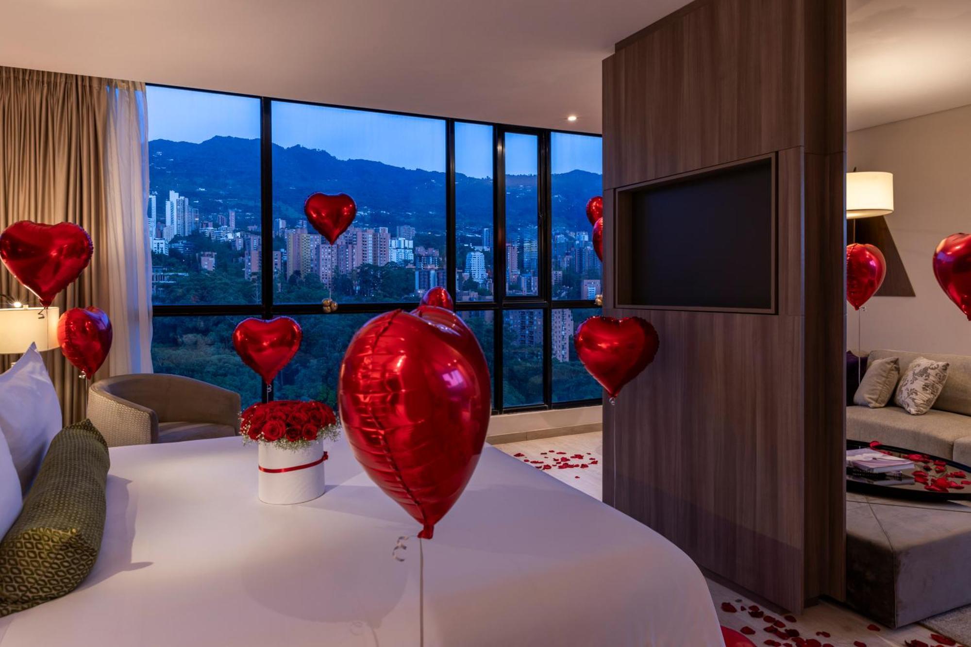 Hotel York Luxury Suites Medellin By Preferred מראה חיצוני תמונה A room at the hotel