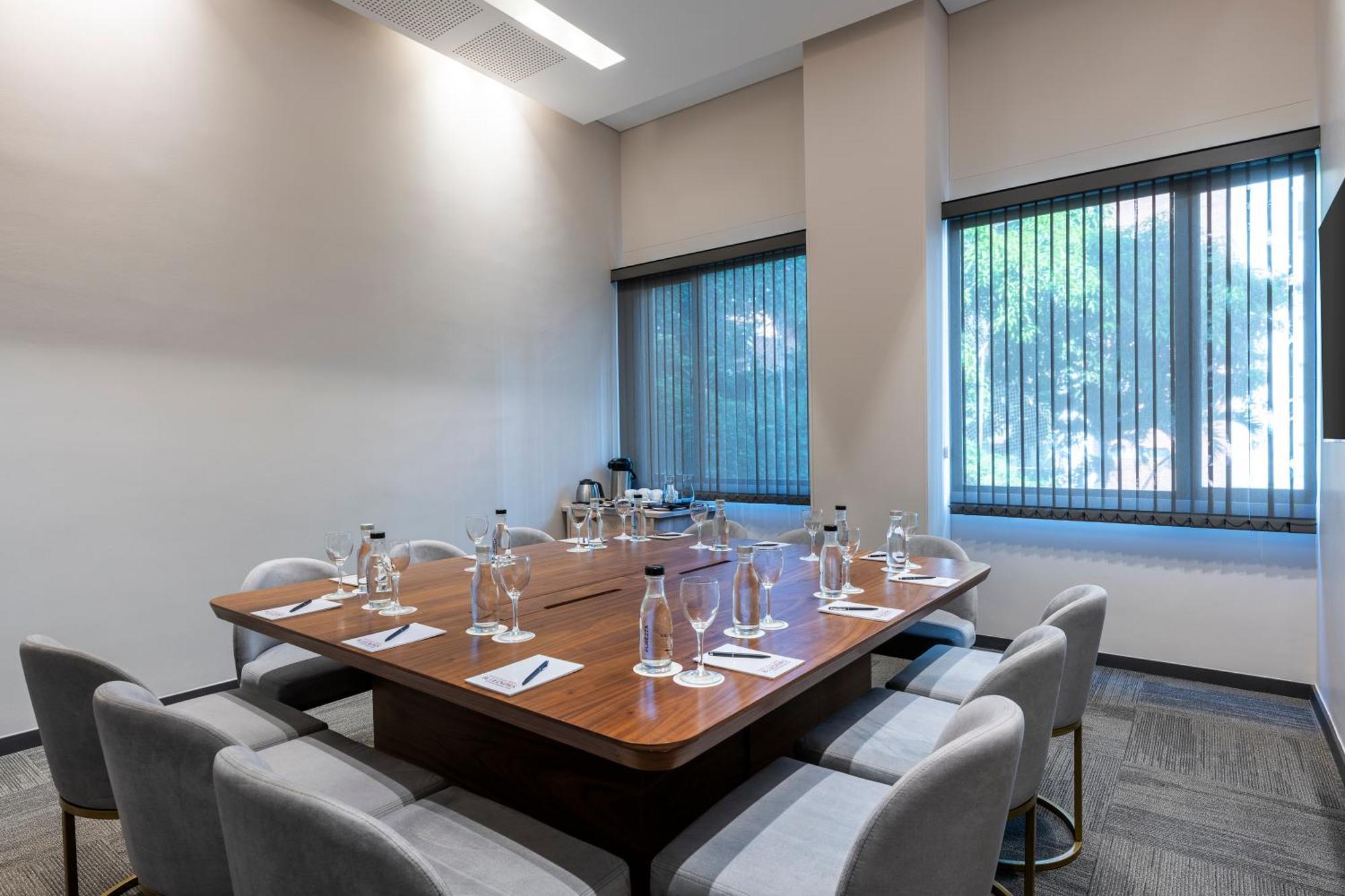 Hotel York Luxury Suites Medellin By Preferred מראה חיצוני תמונה Meeting room at the National Press Club