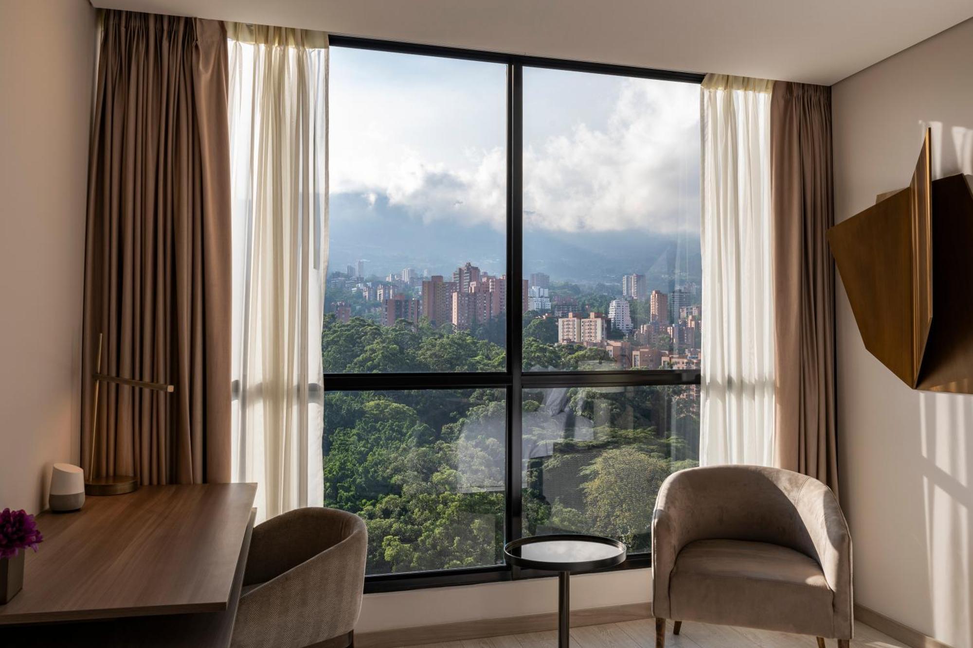 Hotel York Luxury Suites Medellin By Preferred מראה חיצוני תמונה View from a room